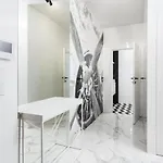 Daire Urban Chic - Luxury 2-bedroom, Mennica *