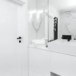 Urban Chic - Luxury 2-bedroom, Mennica * Varşova