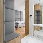 Urban Chic - Luxury 2-bedroom, Mennica * Varşova