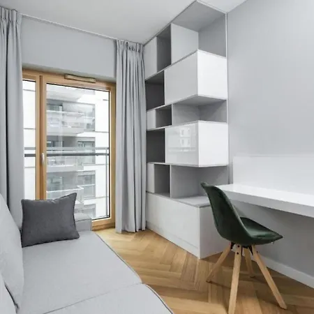 Urban Chic - Luxury 2-bedroom, Mennica
