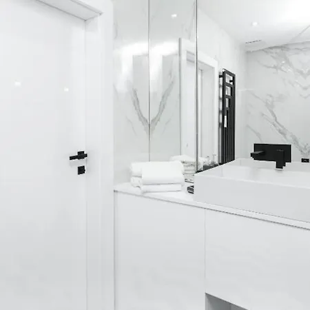 Urban Chic - Luxury 2-bedroom, Mennica * Warszawa