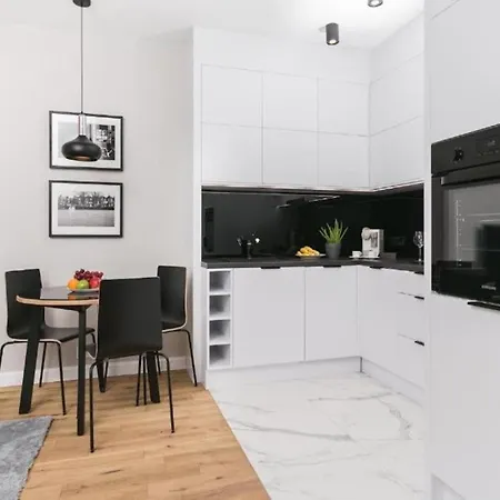 Urban Chic - Luxury 2-bedroom, Mennica Lejlighed Warszawa