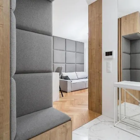Urban Chic - Luxury 2-bedroom, Mennica