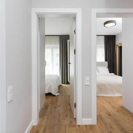Urban Chic - Luxury 2-bedroom, Mennica Lejlighed