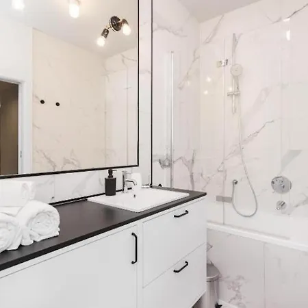 Urban Chic - Luxury 2-bedroom, Mennica Warszawa