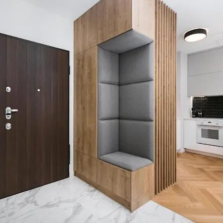 Urban Chic - Luxury 2-bedroom, Mennica Lejlighed Warszawa