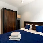 Urban Chic - Luxury 2-bedroom, Mennica