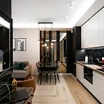 Urban Chic - Luxury 2-bedroom, Mennica