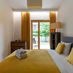 Apartment Urban Chic - Luxury 2-bedroom, Mennica Warsaw