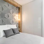 Urban Chic - Luxury 2-bedroom, Mennica Apartment