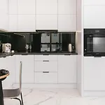 Urban Chic - Luxury 2-bedroom, Mennica * ורשה