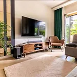 Urban Chic - Luxury 2-bedroom, Mennica Warsaw