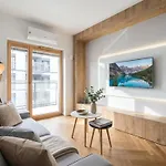 Urban Chic - Luxury 2-bedroom, Mennica *