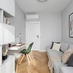 Urban Chic - Luxury 2-bedroom, Mennica * Warsaw