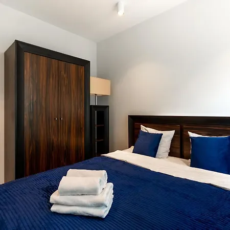 Urban Chic - Luxury 2-bedroom, Mennica