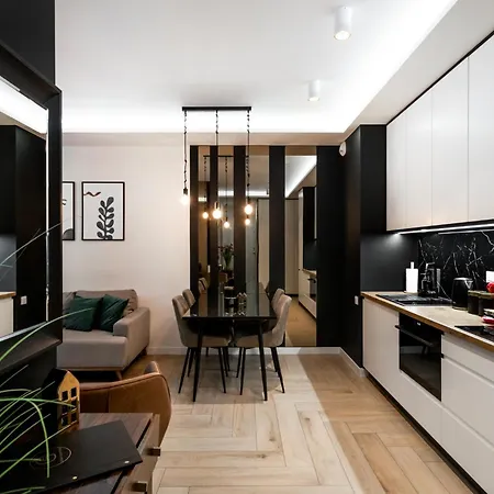 Urban Chic - Luxury 2-bedroom, Mennica