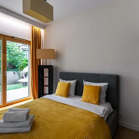 Urban Chic - Luxury 2-bedroom, Mennica Varşova