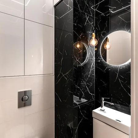 Urban Chic - Luxury 2-bedroom, Mennica *