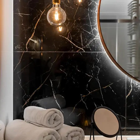 Golden - Two Bedrooms Luxury In The Center - Mennica Varsovie