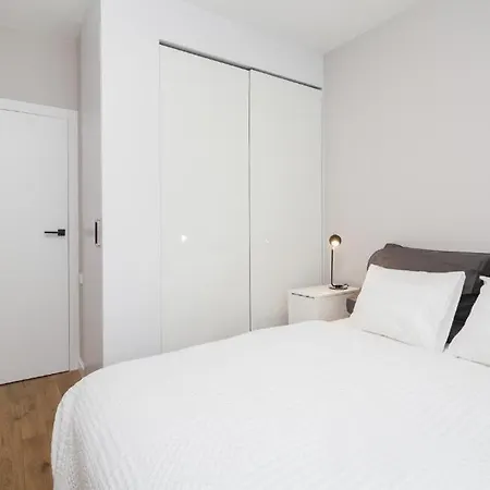 Urban Chic - Luxury 2-bedroom, Mennica Warszawa