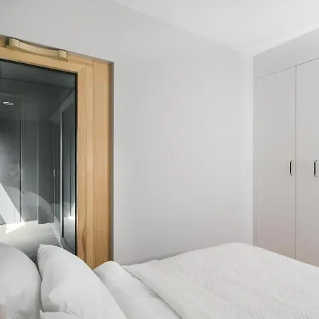 Appartement Urban Chic - Luxury 2-bedroom, Mennica