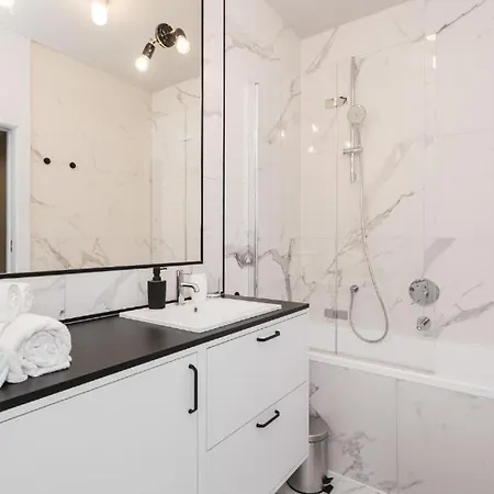 Urban Chic - Luxury 2-bedroom, Mennica Appartement
