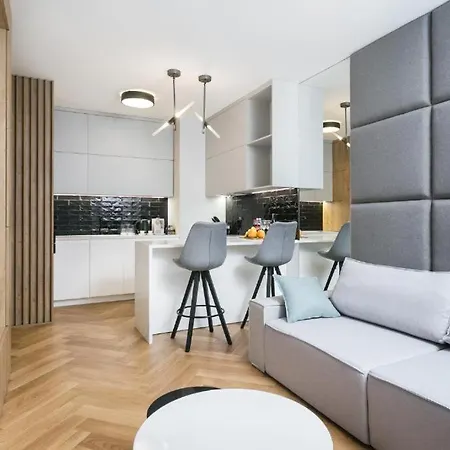 Urban Chic - Luxury 2-bedroom, Mennica Lejlighed Warszawa