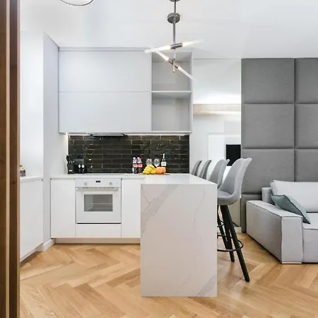 Urban Chic - Luxury 2-bedroom, Mennica Lejlighed Warszawa