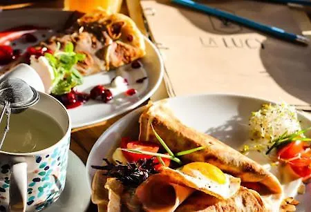 Urban Chic - Luxury 2-bedroom, Mennica