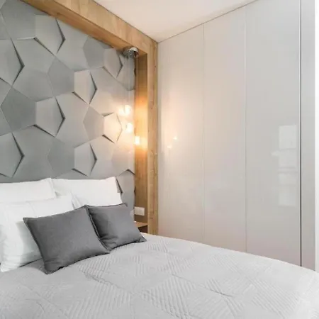 Urban Chic - Luxury 2-bedroom, Mennica Apartamento