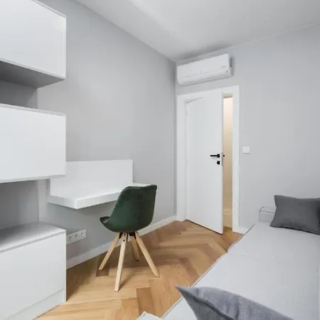 Urban Chic - Luxury 2-bedroom, Mennica * Warschau