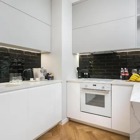Urban Chic - Luxury 2-bedroom, Mennica *