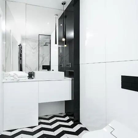 Urban Chic - Luxury 2-bedroom, Mennica Apartment Warschau