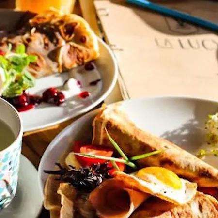 Apartment Urban Chic - Luxury 2-bedroom, Mennica