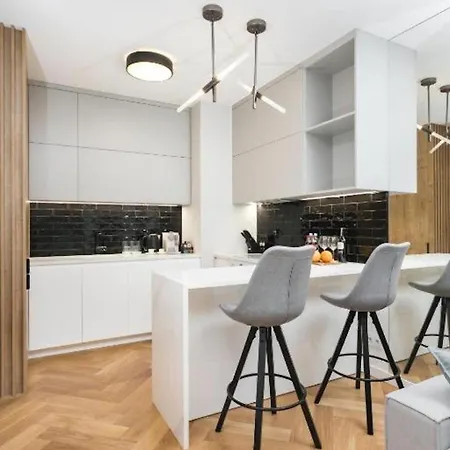Apartamento Urban Chic - Luxury 2-bedroom, Mennica Varsovia