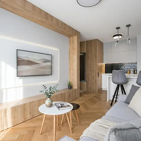 Apartment Urban Chic - Luxury 2-bedroom, Mennica