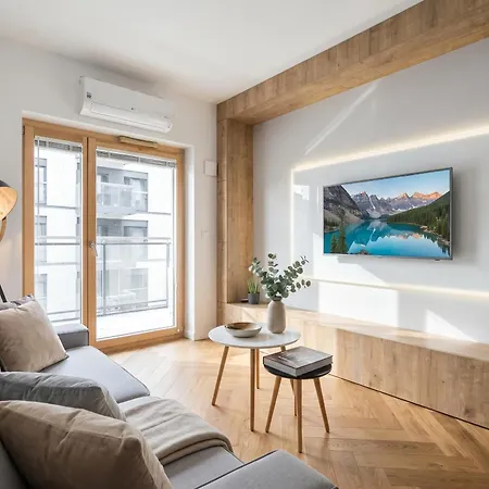 Urban Chic - Luxury 2-bedroom, Mennica *