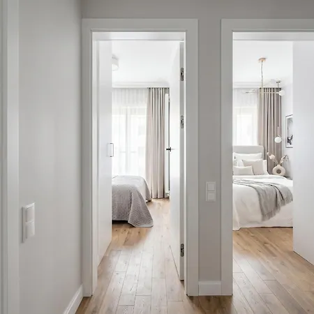 Urban Chic - Luxury 2-bedroom, Mennica Apartment Warschau