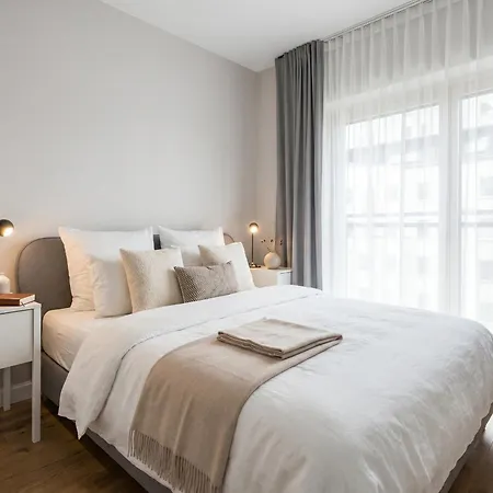 Urban Chic - Luxury 2-bedroom, Mennica *