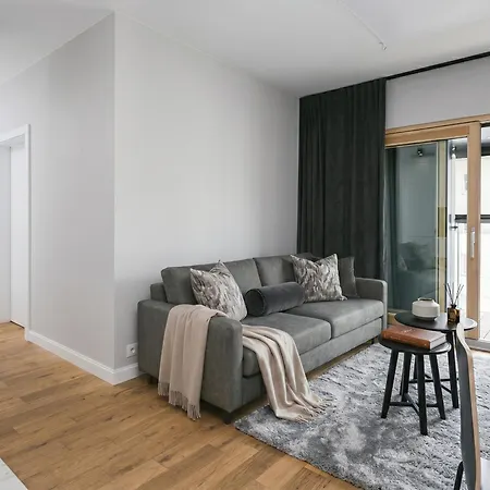 Urban Chic - Luxury 2-bedroom, Mennica Apartment