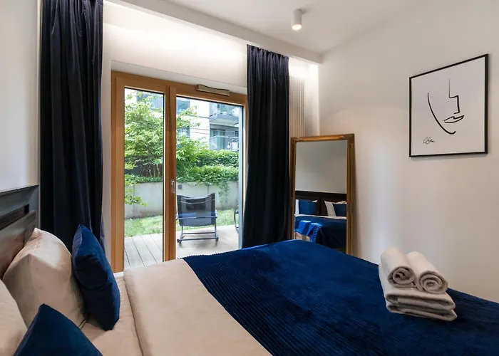 Urban Chic - Luxury 2-bedroom, Mennica Apartment