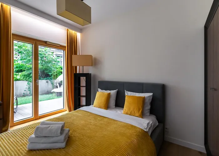 Urban Chic - Luxury 2-bedroom, Mennica Warsaw