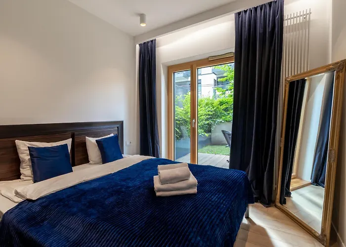 Apartment Urban Chic - Luxury 2-bedroom, Mennica