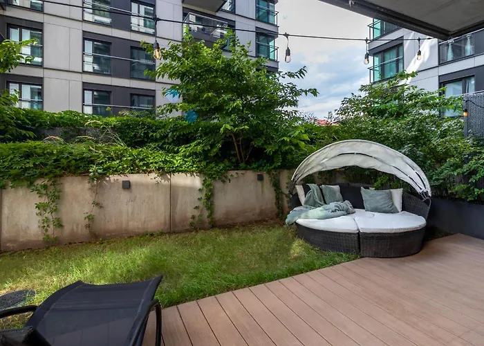 Urban Chic - Luxury 2-bedroom, Mennica Apartment *