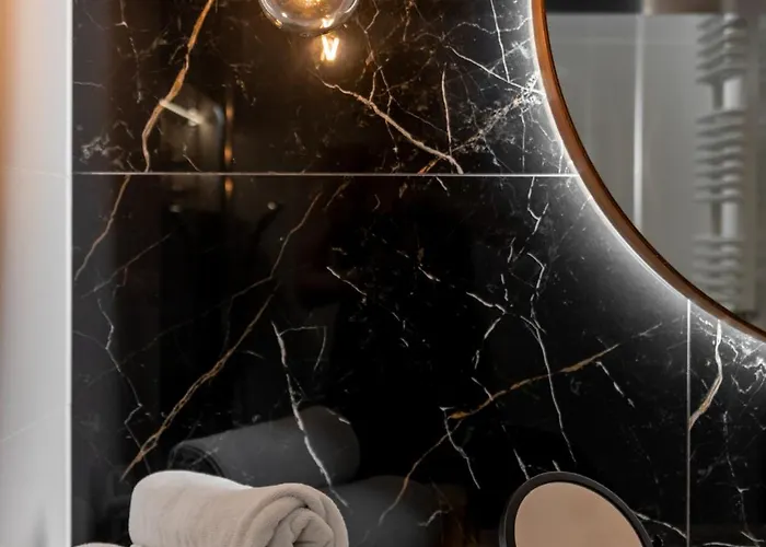 Urban Chic - Luxury 2-bedroom, Mennica Warsaw