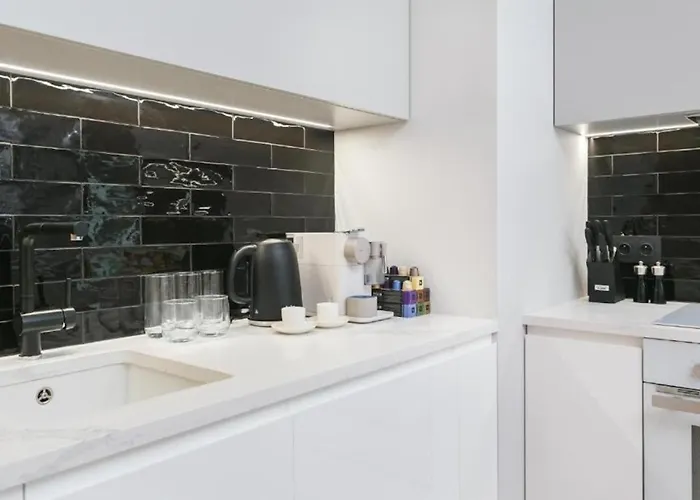 Apartment Urban Chic - Luxury 2-bedroom, Mennica Warsaw