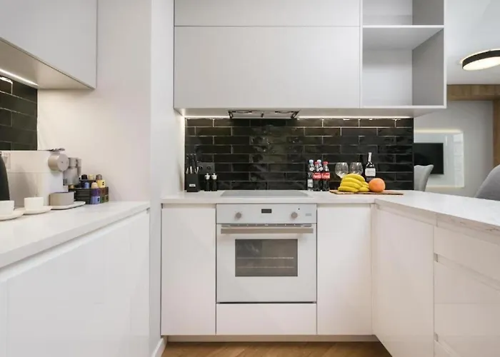 Urban Chic - Luxury 2-bedroom, Mennica