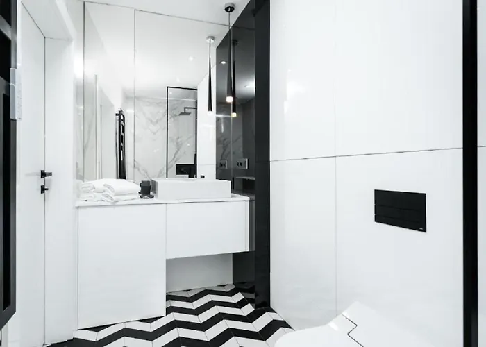 Urban Chic - Luxury 2-bedroom, Mennica Apartment Warsaw