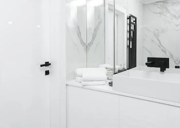 Urban Chic - Luxury 2-bedroom, Mennica * Warsaw