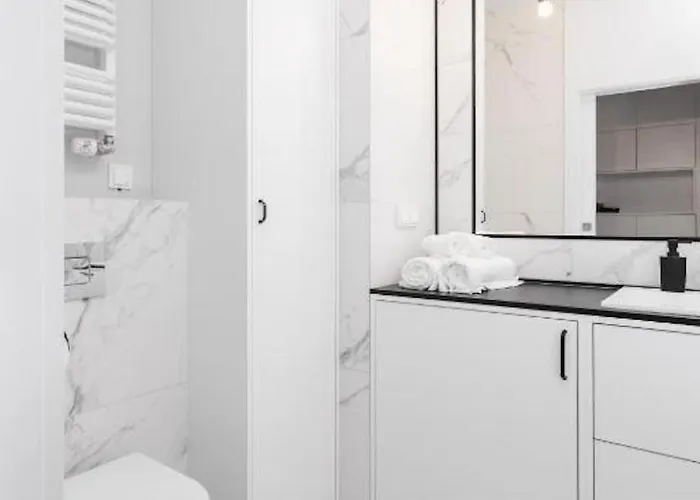 Urban Chic - Luxury 2-bedroom, Mennica * Warsaw